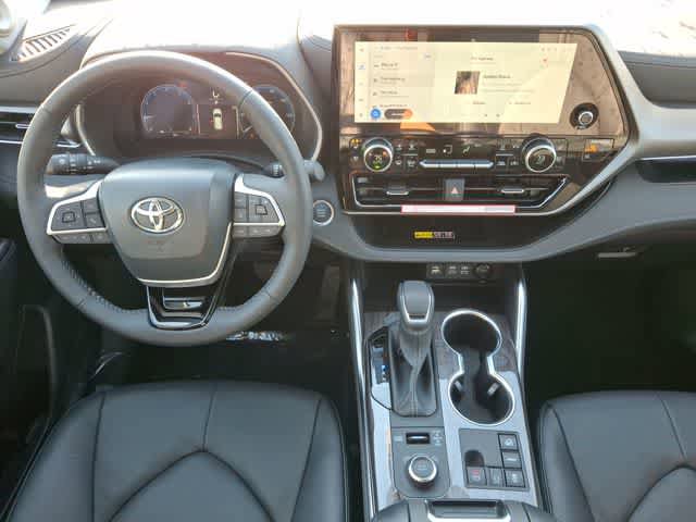 Used 2026 Toyota Highlander Limited AWD/4WD image 10
