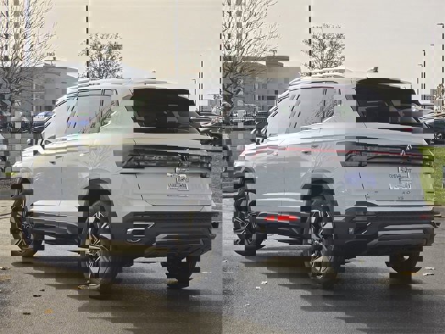 New 2026 Volkswagen Taos SE AWD/4WD image 9