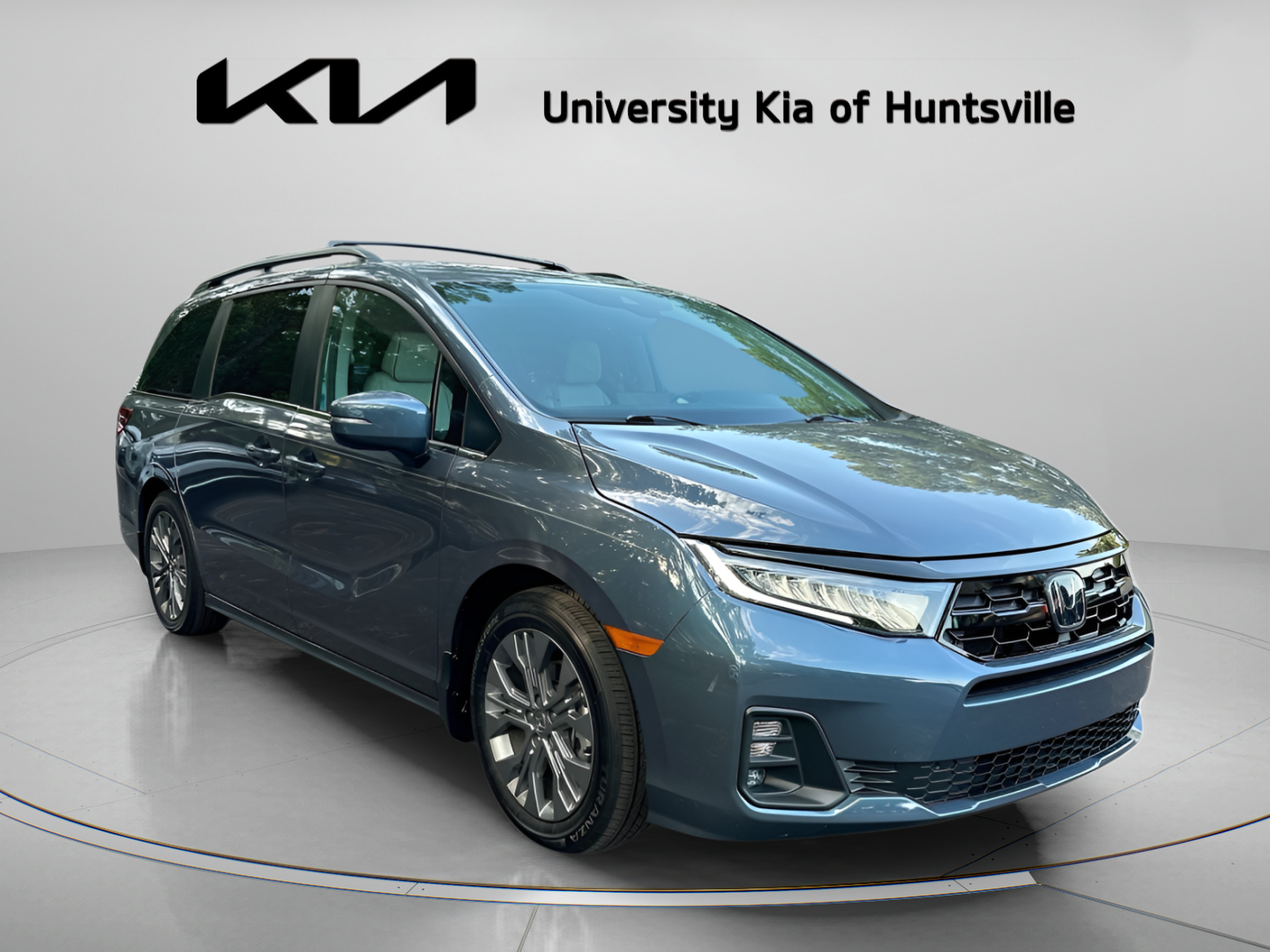 Used 2025 Honda Odyssey Touring image 1