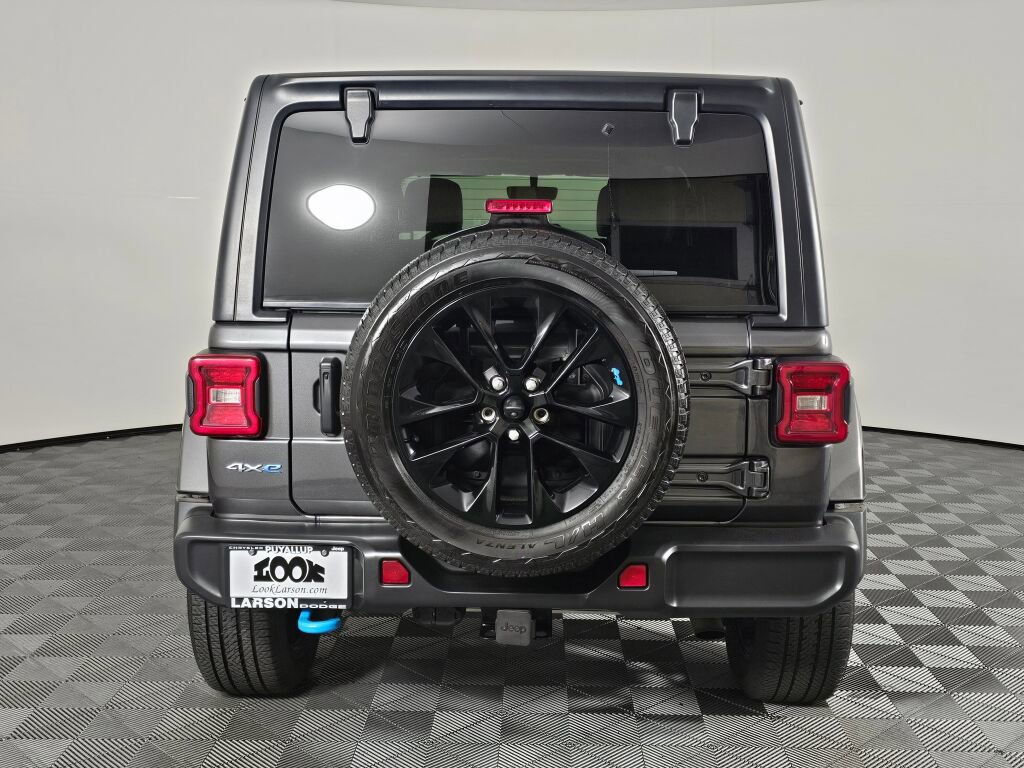 Used 2023 Jeep Wrangler Unlimited Sahara w/ Cold Weather Group AWD/4WD image 4