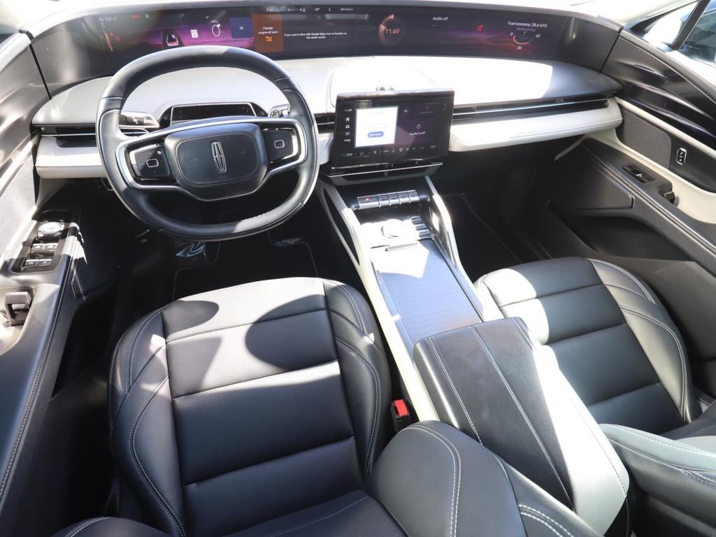 Used 2025 Lincoln Nautilus Premier image 6