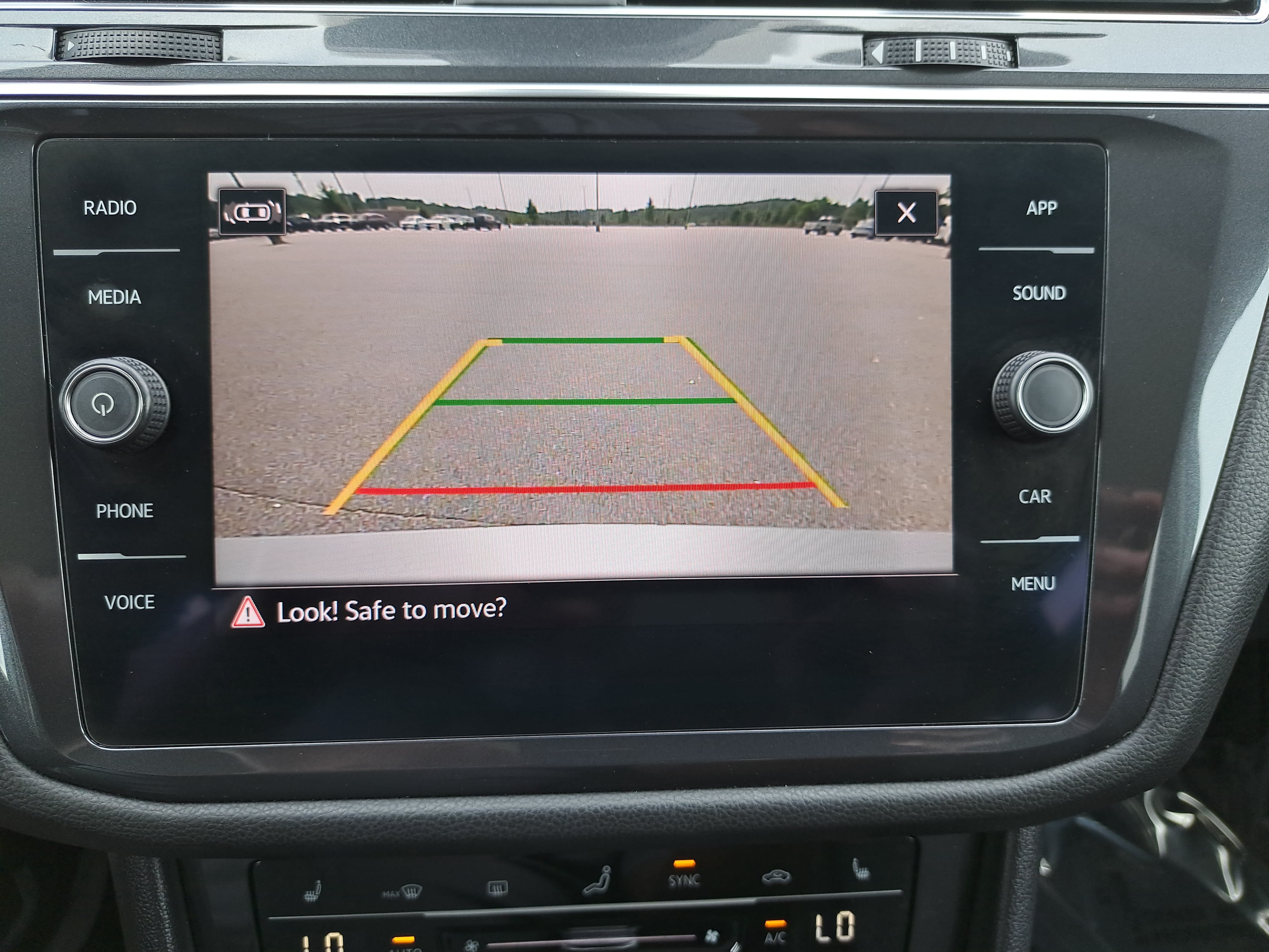 Certified 2022 Volkswagen Tiguan SE w/ Panoramic Sunroof Package AWD/4WD image 23