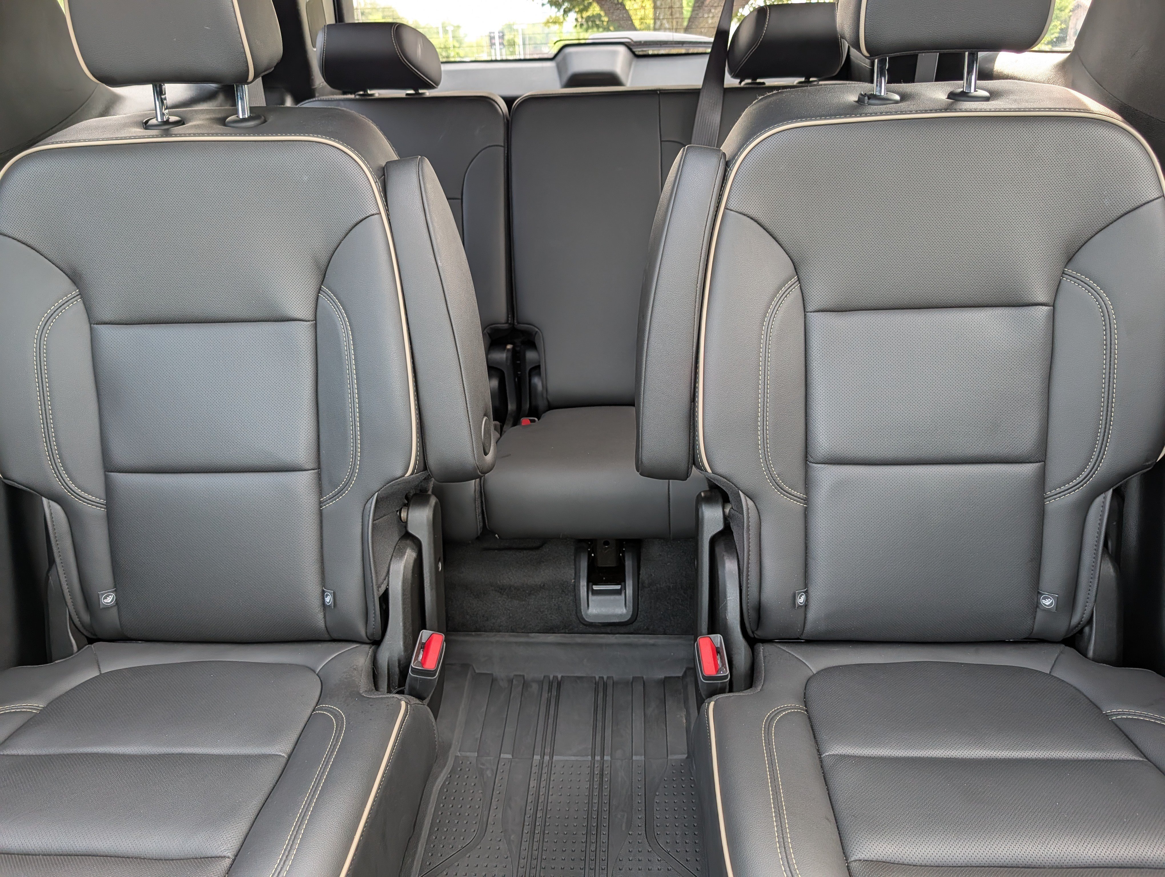 Used 2023 Chevrolet Traverse Premier w/ Redline Edition AWD/4WD image 13