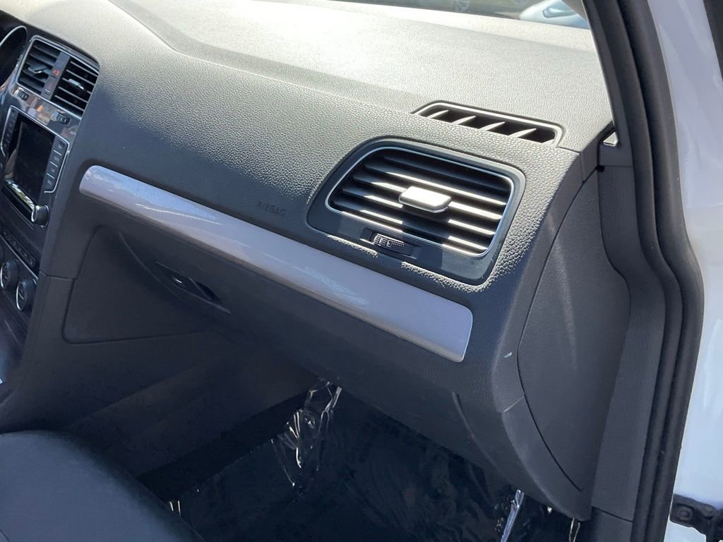 Used 2015 Volkswagen e-Golf SEL Premium image 58