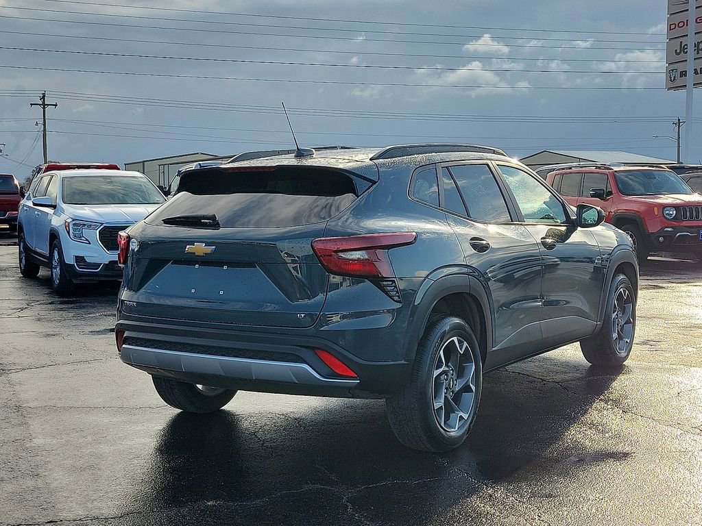 Used 2025 Chevrolet Trax LT w/ Driver Confidence Package image 5