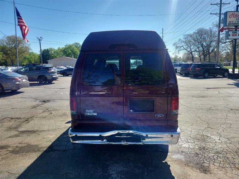 Used 2008 Ford E-150 and Econoline 150 Wagon RWD image 3