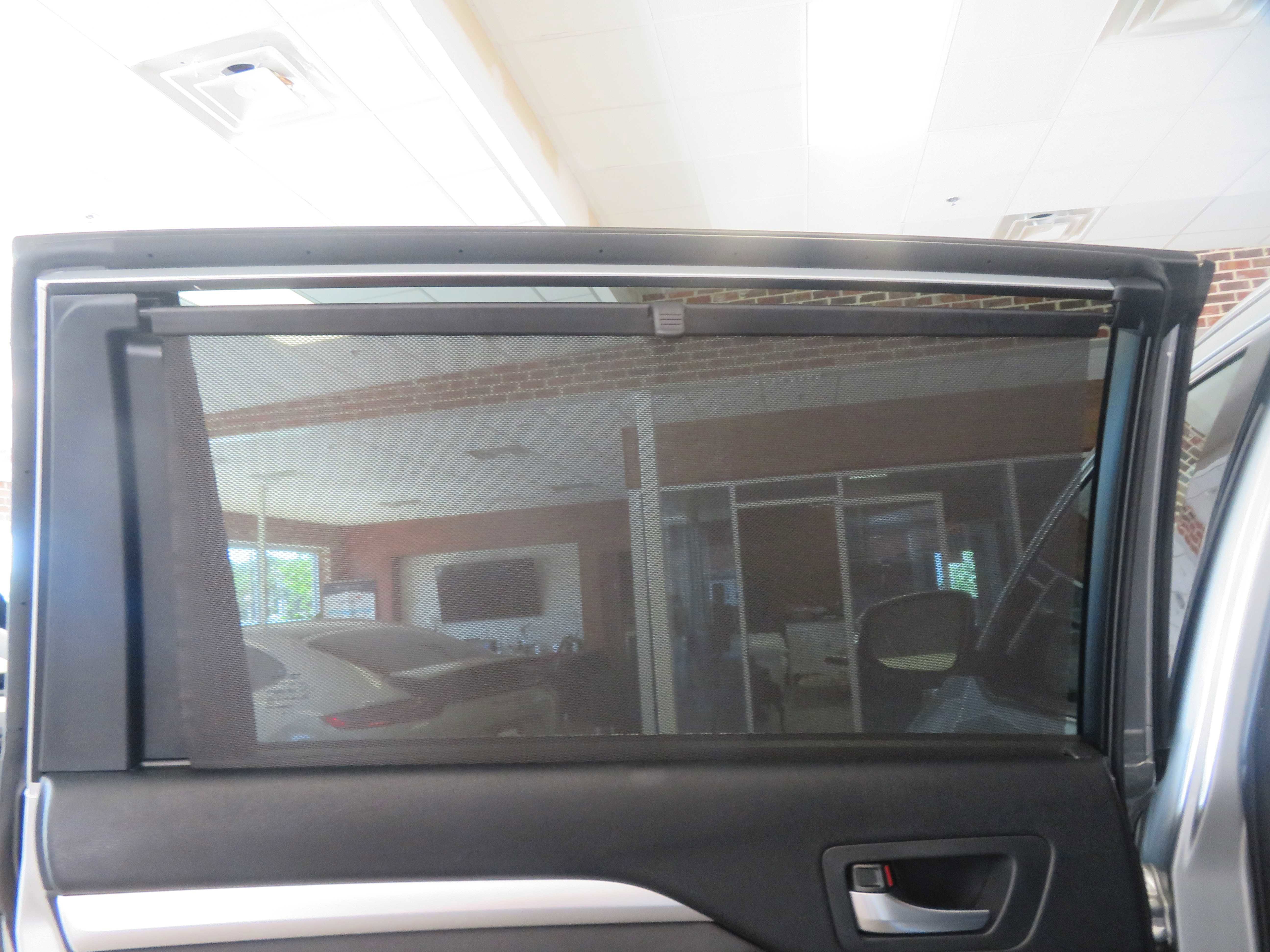 Used 2017 Toyota Highlander XLE FWD image 19