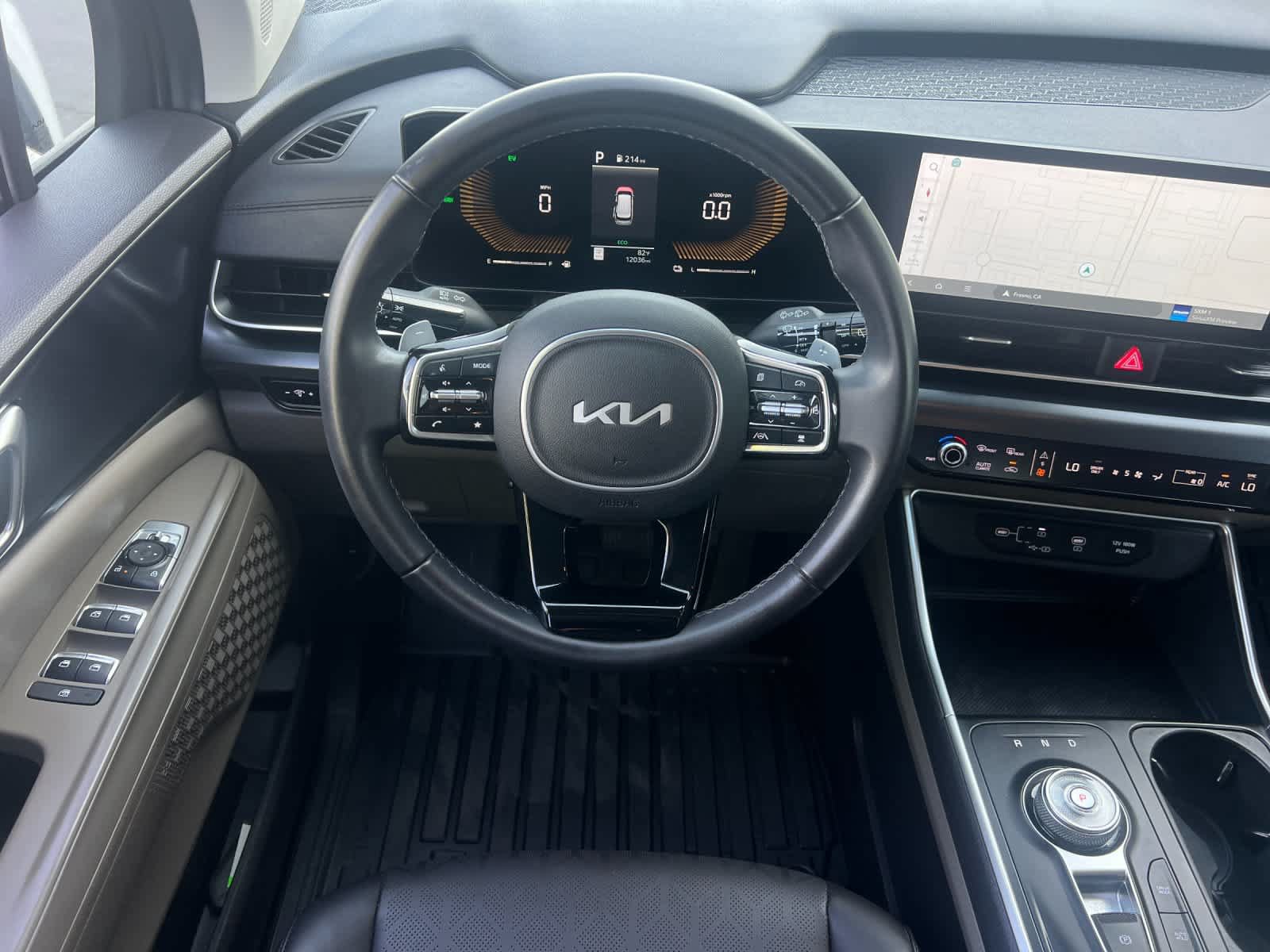 Used 2026 Kia Carnival LXS FWD image 2
