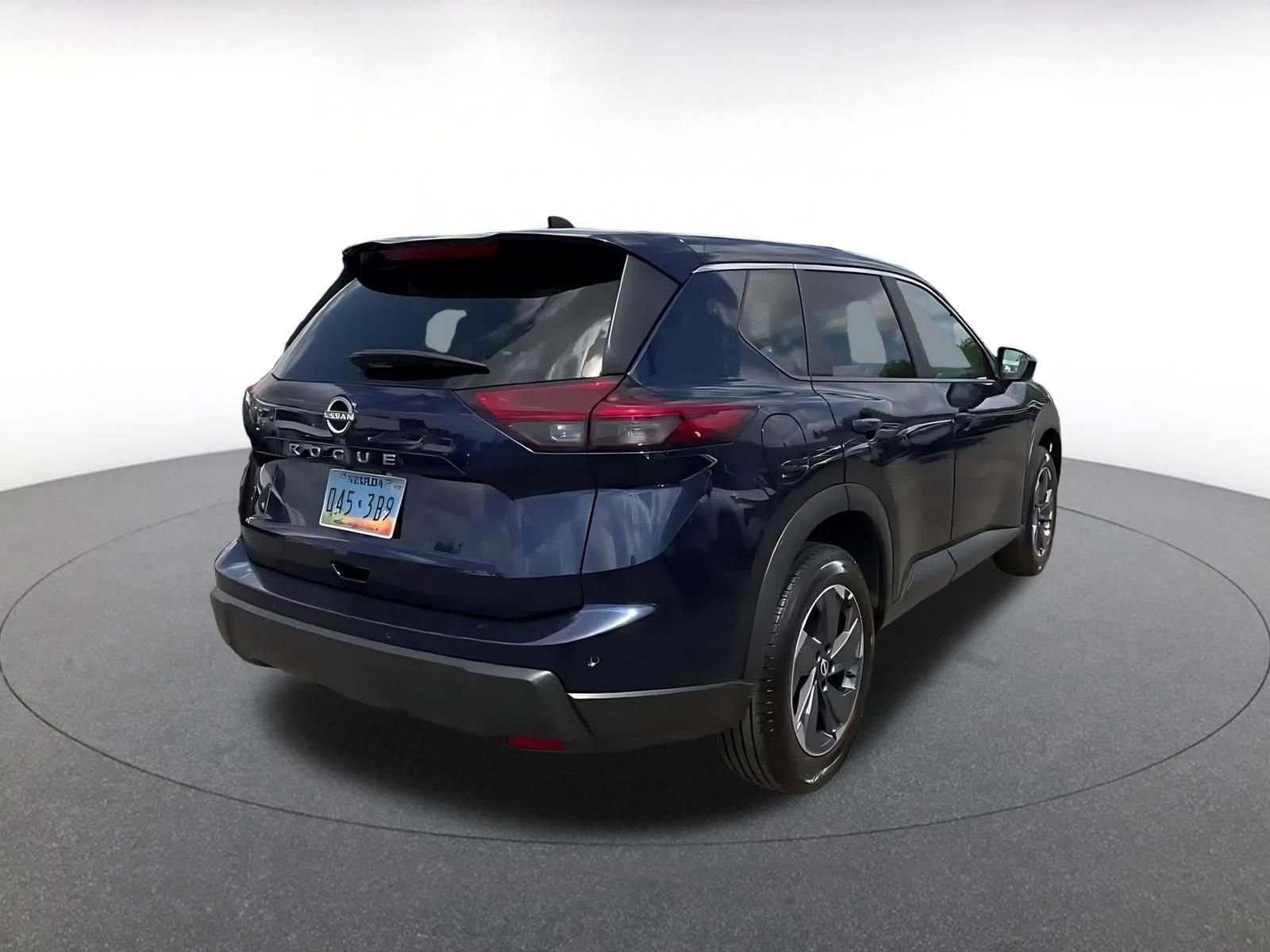 Used 2025 Nissan Rogue SV FWD image 14
