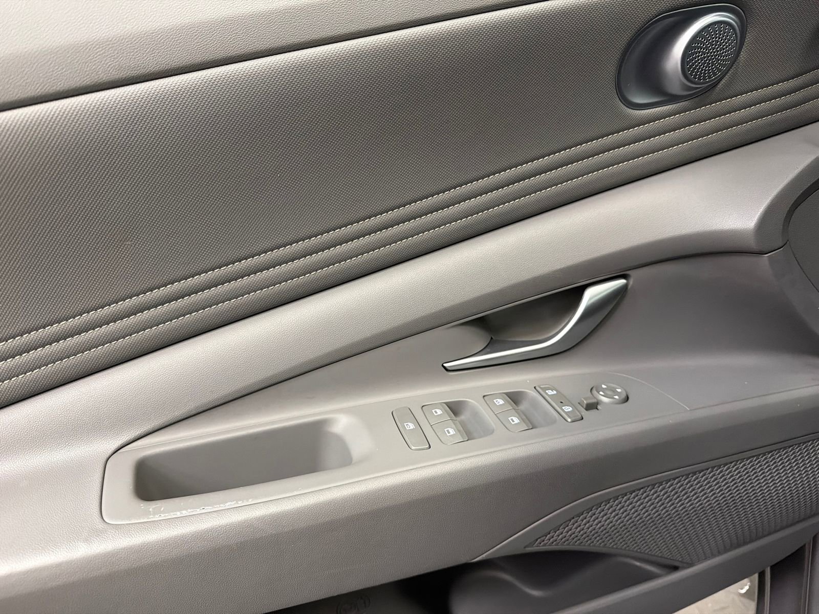 Used 2023 Hyundai Elantra SEL w/ Convenience Package image 30