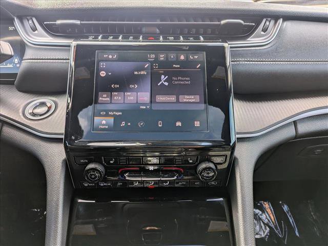 Used 2025 Jeep Grand Cherokee Altitude image 13