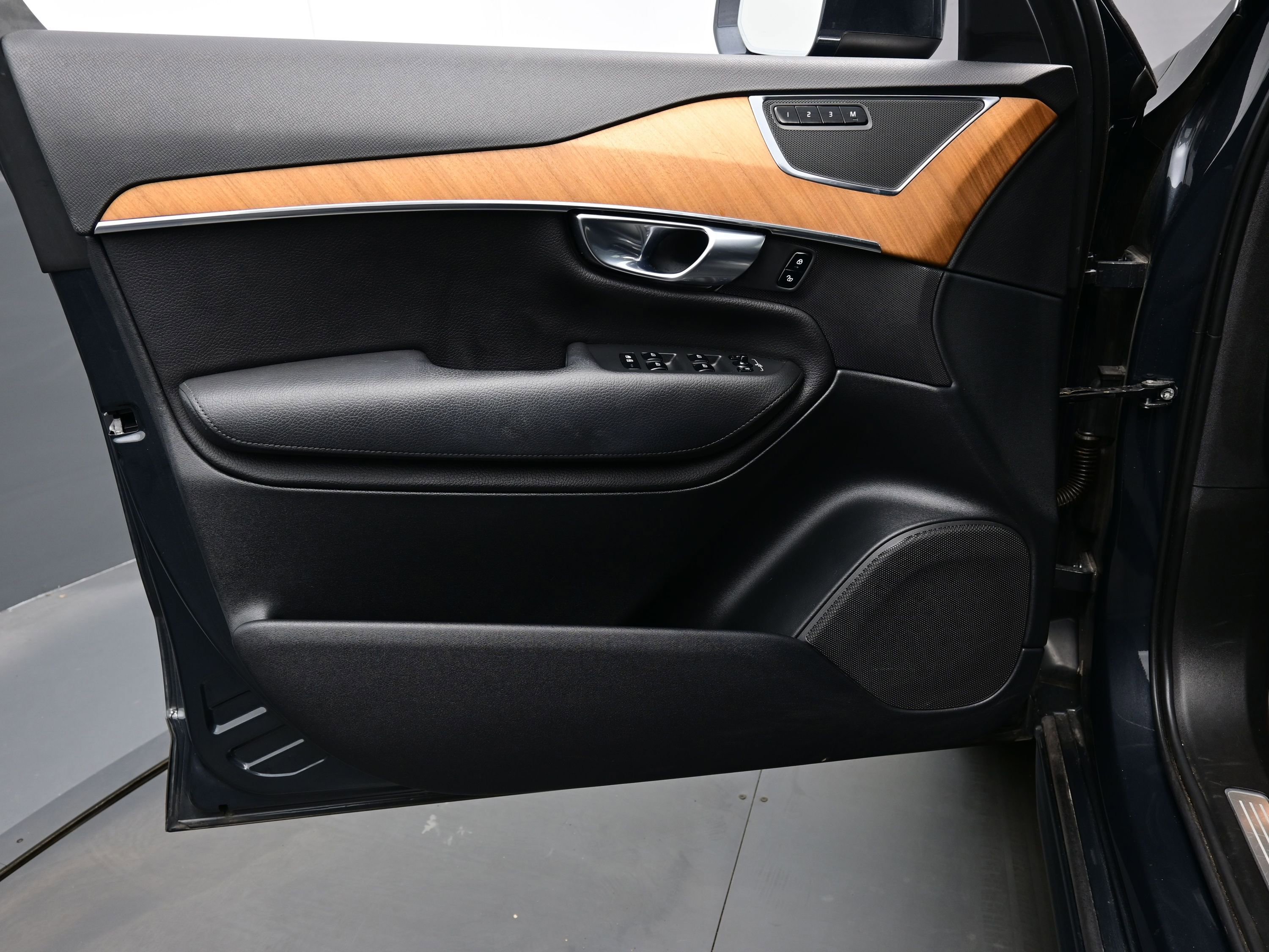 Used 2021 Volvo XC90 T6 Momentum w/ Advanced Package image 10