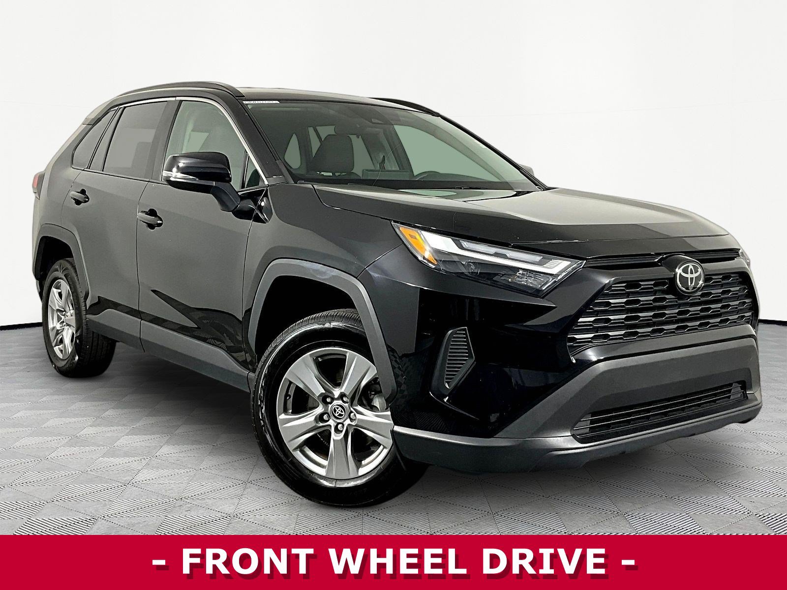 Used 2024 Toyota RAV4 XLE FWD video 3