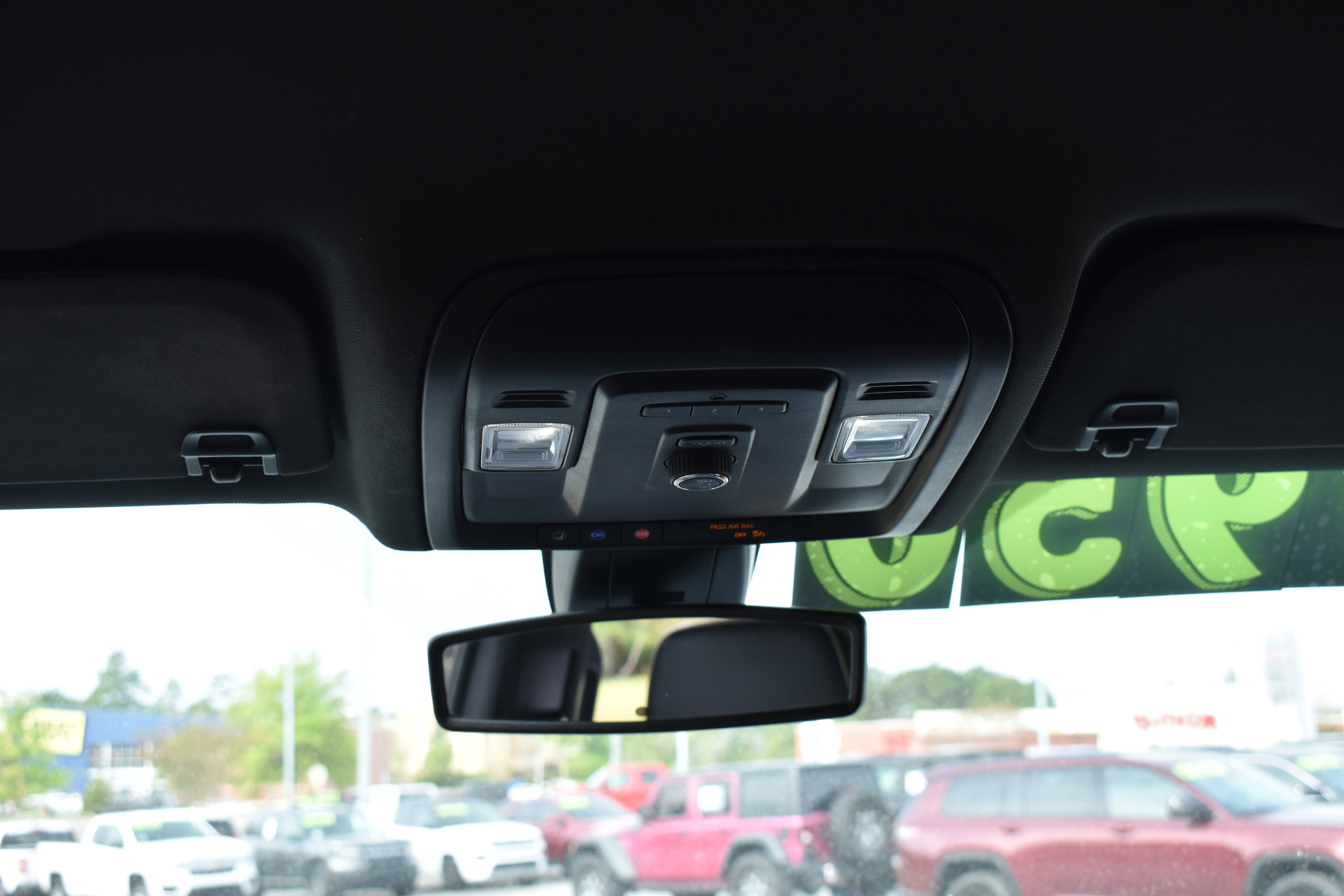 Used 2021 GMC Yukon XL SLT image 32