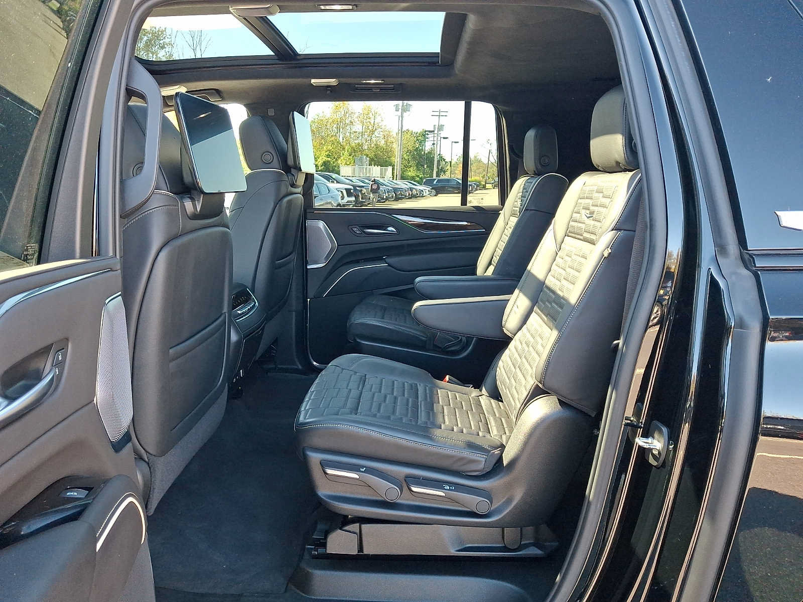 Certified 2024 Cadillac Escalade ESV Sport Platinum AWD/4WD image 11