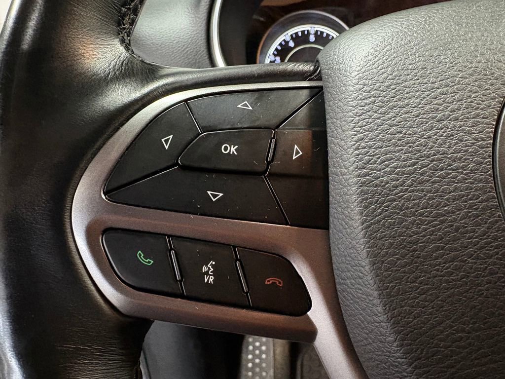 Used 2019 Jeep Cherokee Latitude w/ Cold Weather Group image 19