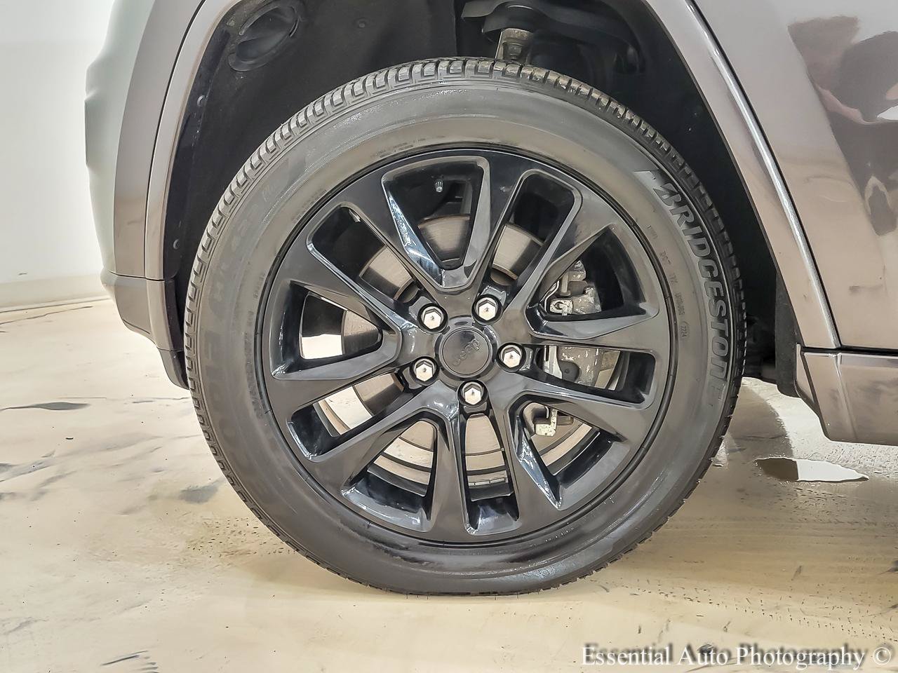 Used 2021 Jeep Grand Cherokee Laredo X AWD/4WD image 12