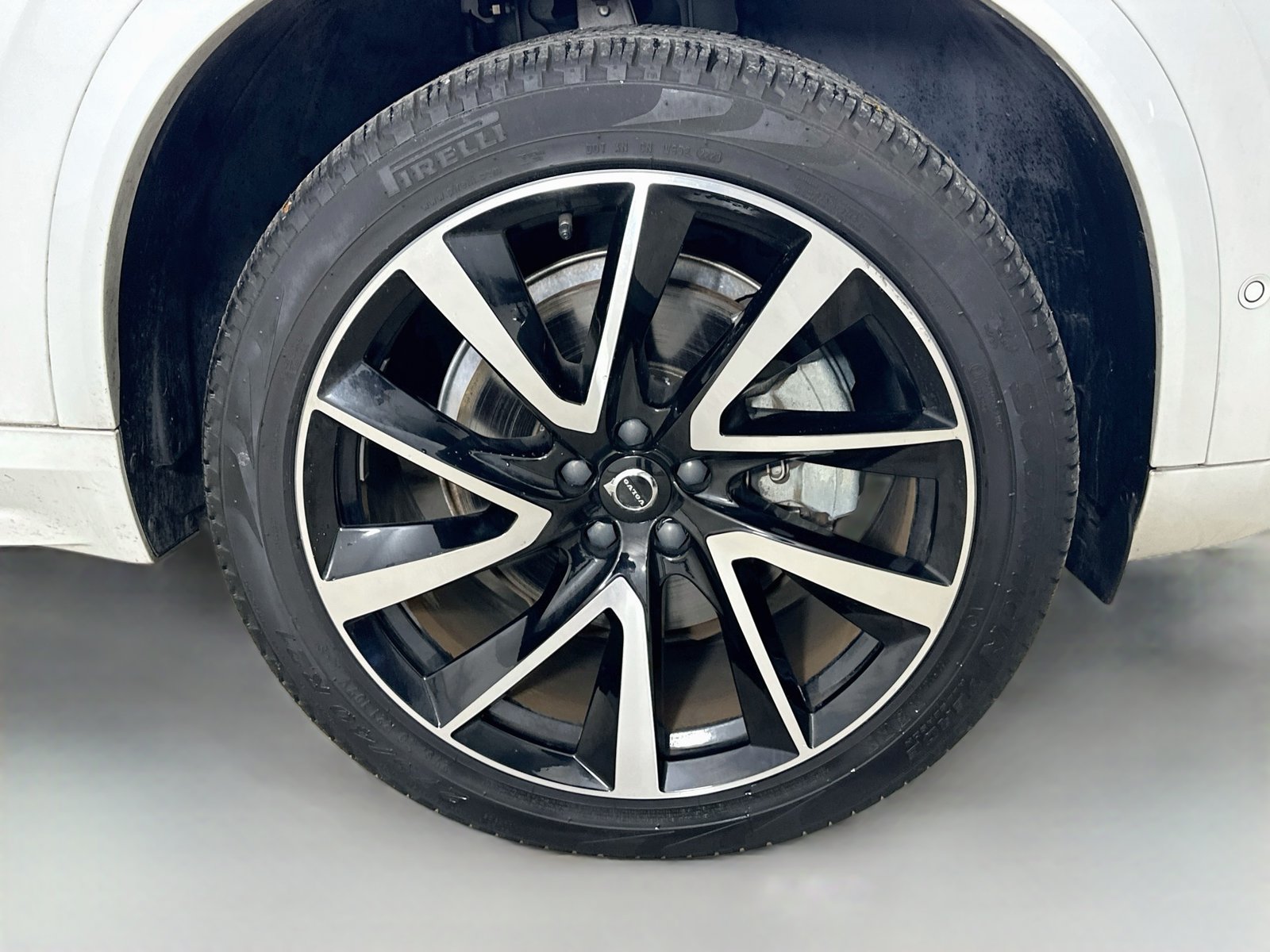 Certified 2024 Volvo XC90 B6 Ultimate w/ Protection Package Premier AWD/4WD image 10