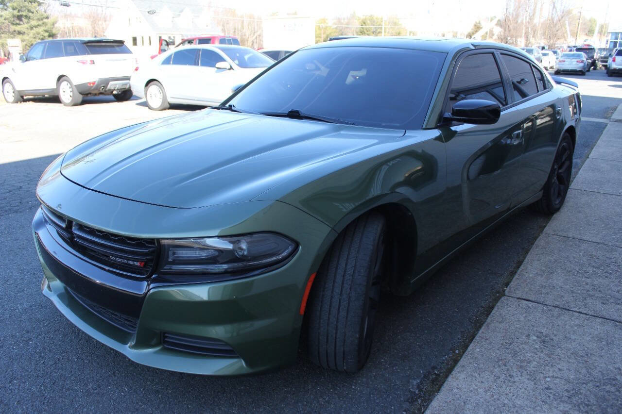 Used 2021 Dodge Charger SXT w/ Blacktop Package image 4
