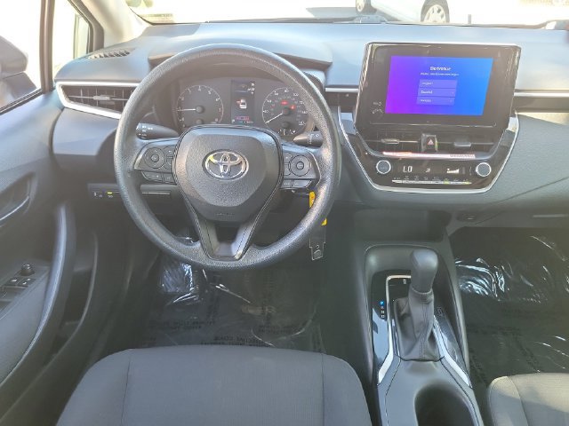 Used 2025 Toyota Corolla LE FWD image 4