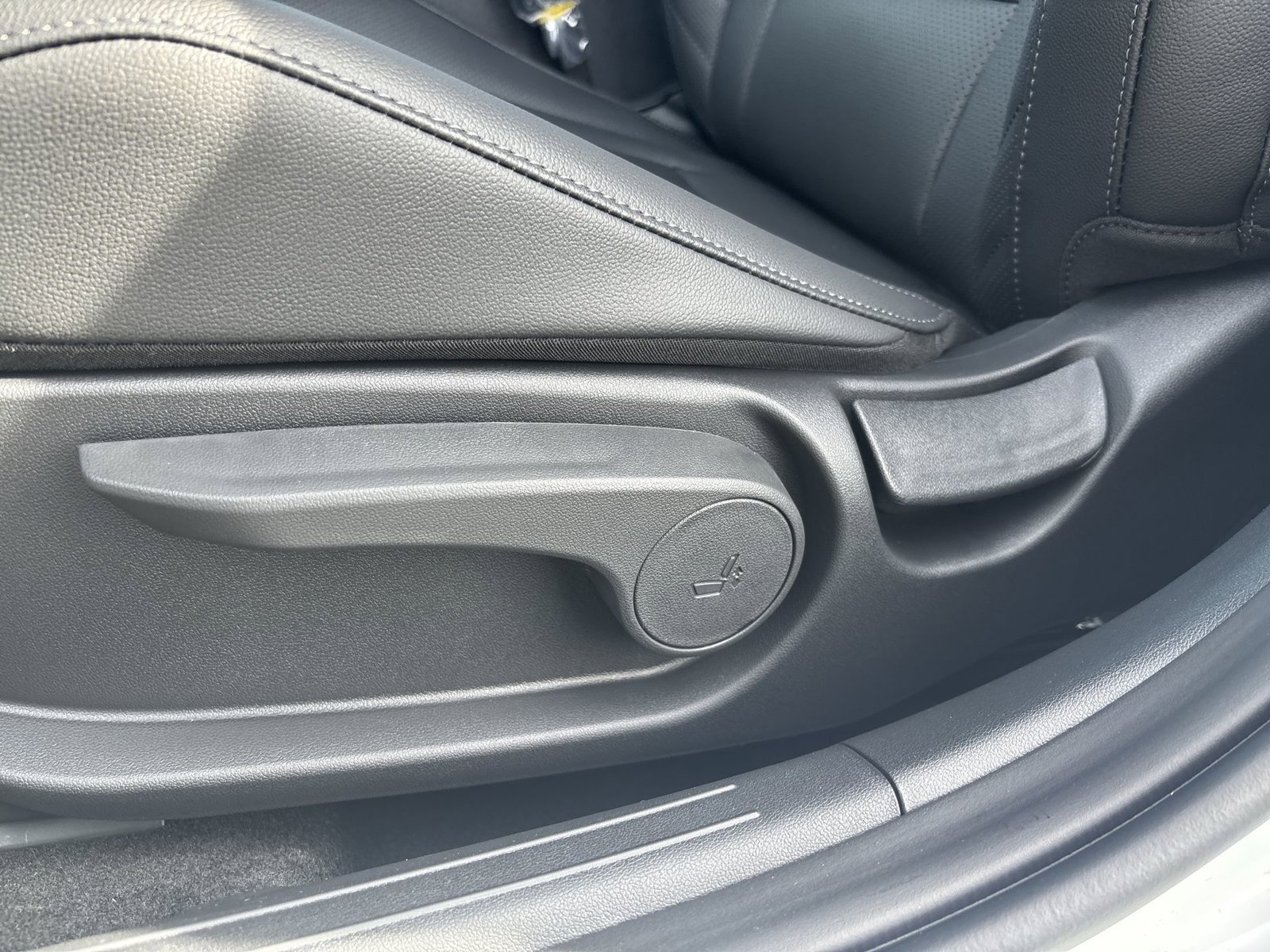 New 2026 Hyundai Elantra SEL Sport FWD image 13