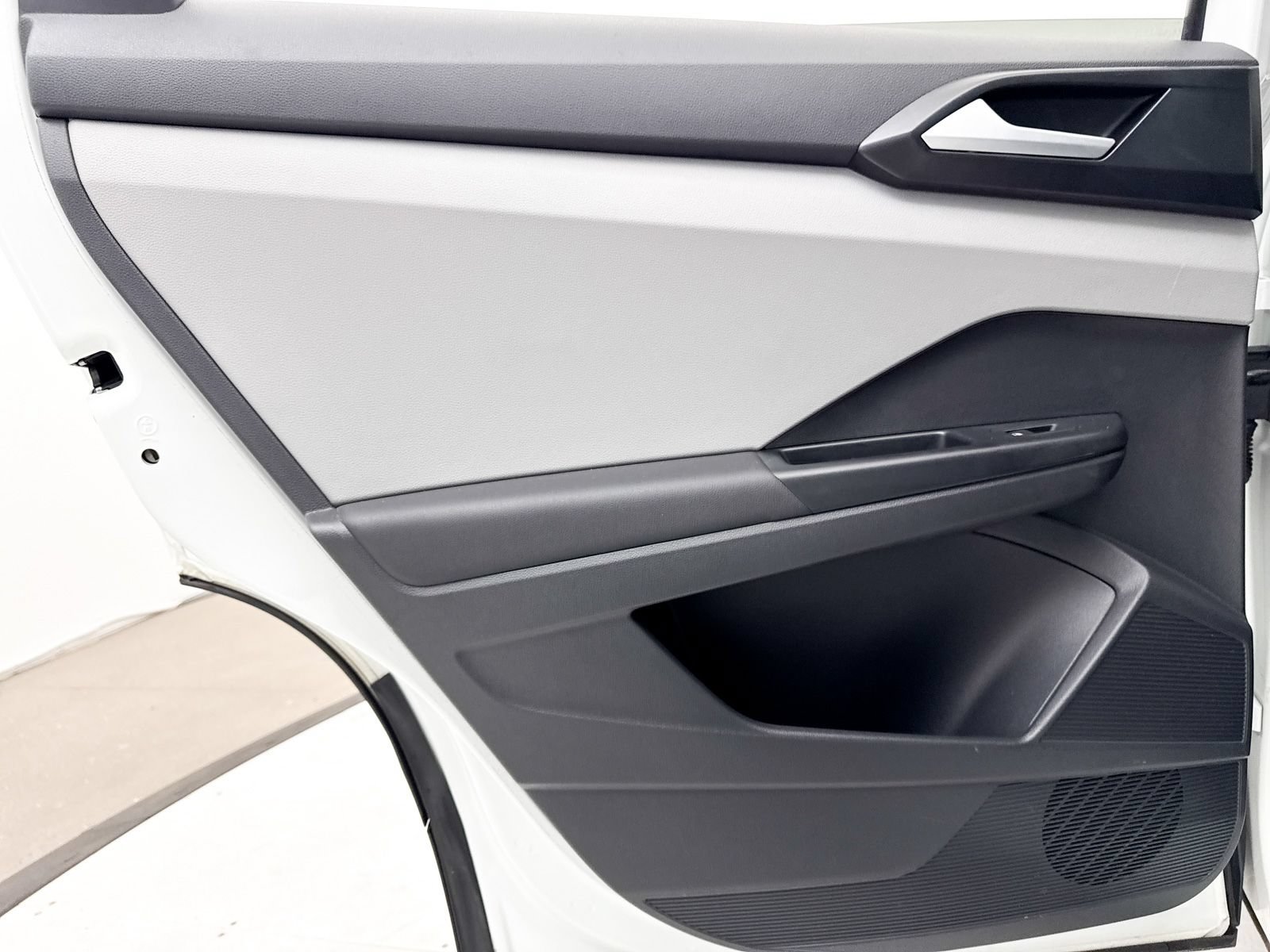 Used 2022 Volkswagen Taos SEL w/ Panoramic Sunroof Package FWD image 28