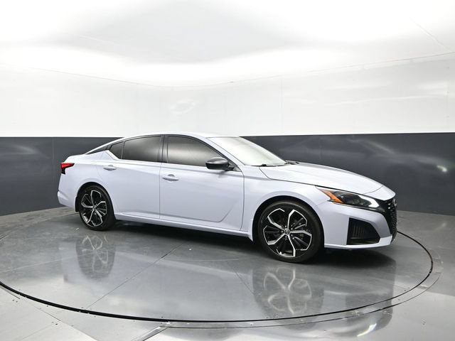 Used 2023 Nissan Altima 2.5 SR FWD image 1