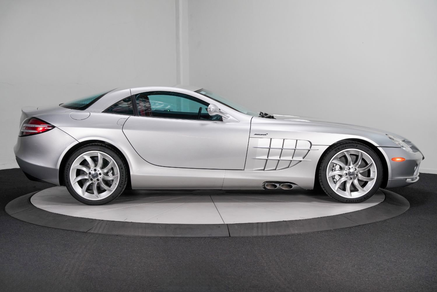 Used 2005 Mercedes-Benz SLR Coupe image 11