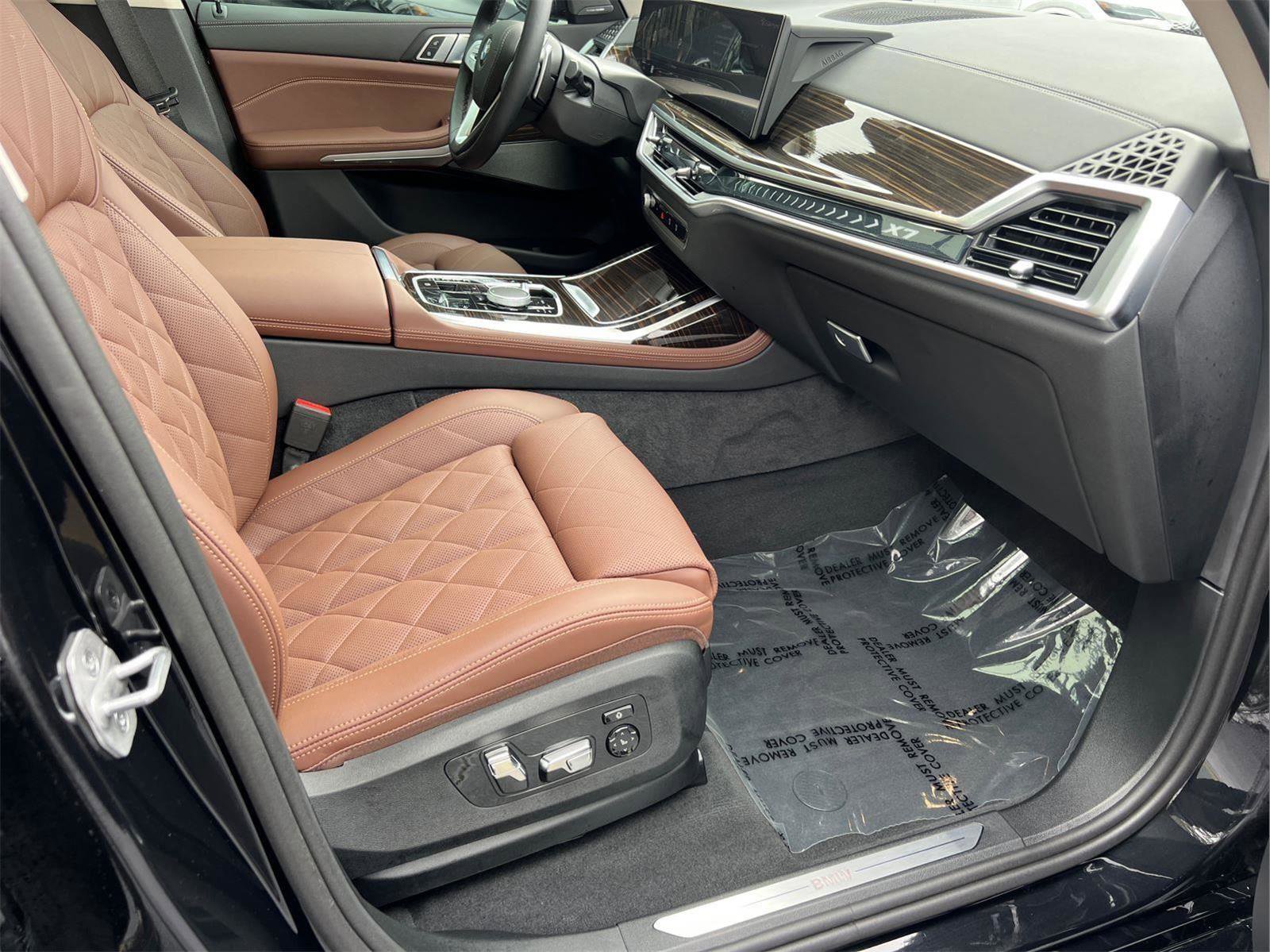 Used 2025 BMW X7 xDrive40i w/ Premium Package image 14