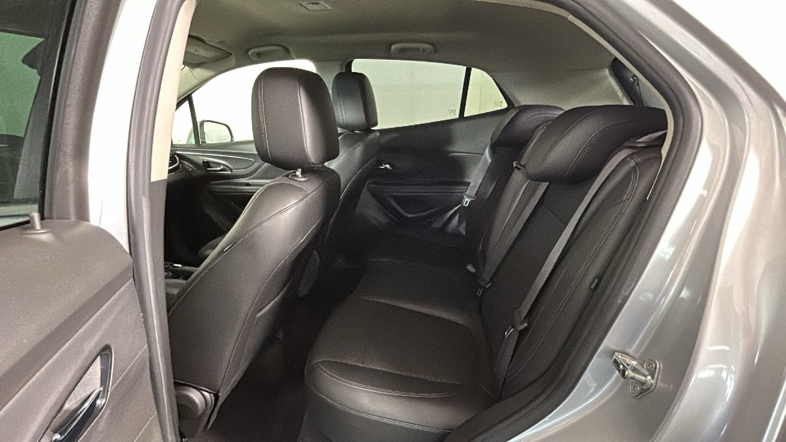 Used 2019 Buick Encore Preferred AWD/4WD image 31