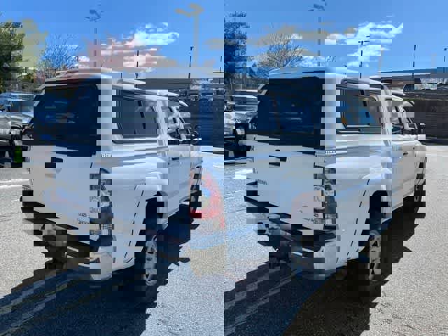 Used 2010 Toyota Tacoma 4x4 Double Cab image 4