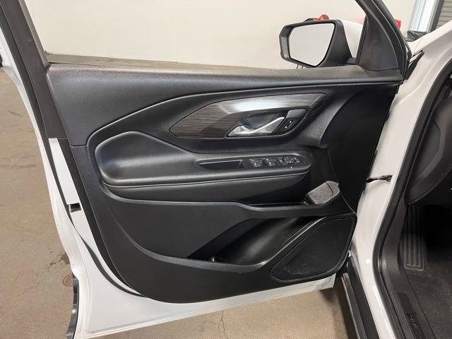 Used 2024 GMC Terrain SLE image 24