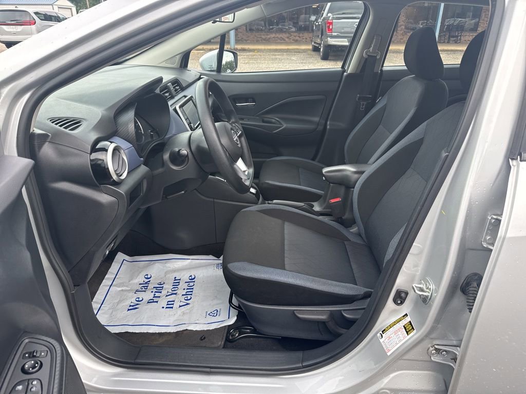 Used 2024 Nissan Versa SV FWD image 5