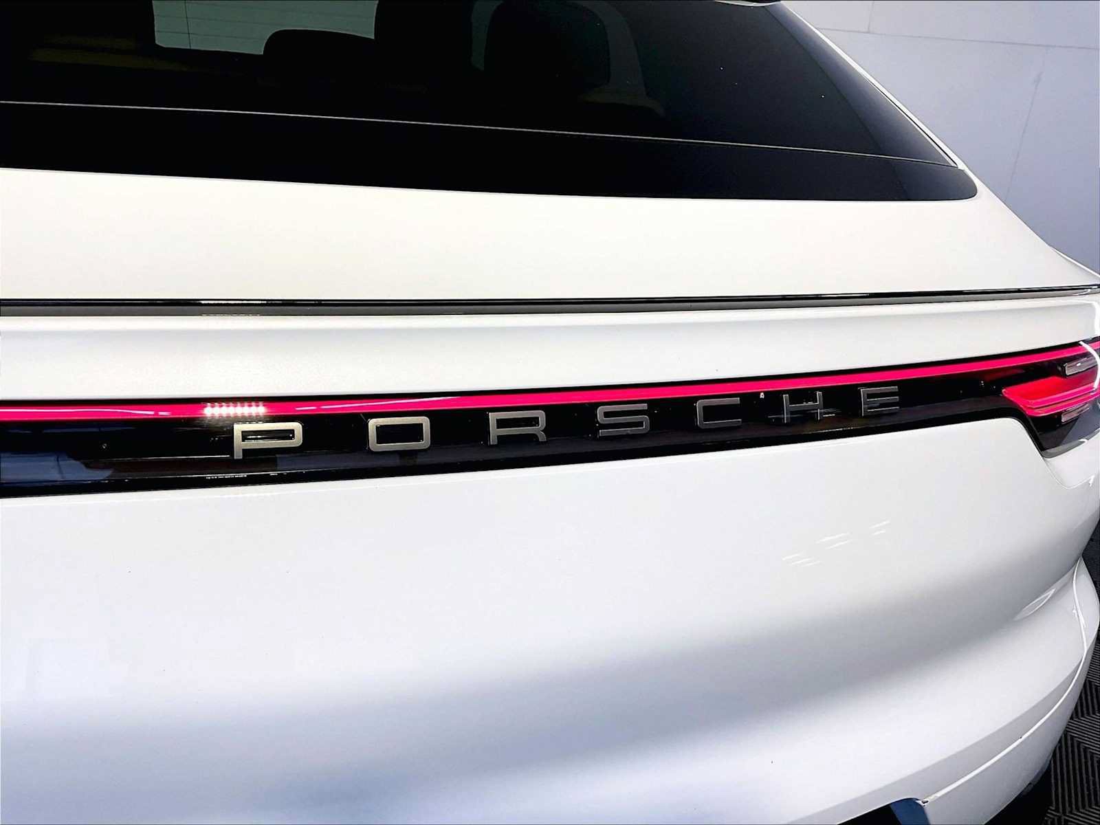 Certified 2023 Porsche Cayenne Coupe AWD/4WD image 35
