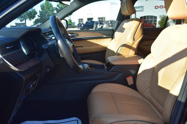 Used 2023 Jeep Grand Cherokee Summit w/ Luxury Tech Group V AWD/4WD image 15
