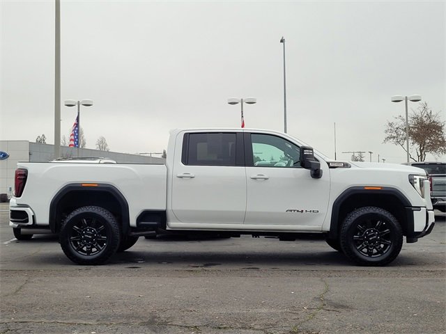 Used 2025 GMC Sierra 2500 AT4 image 5