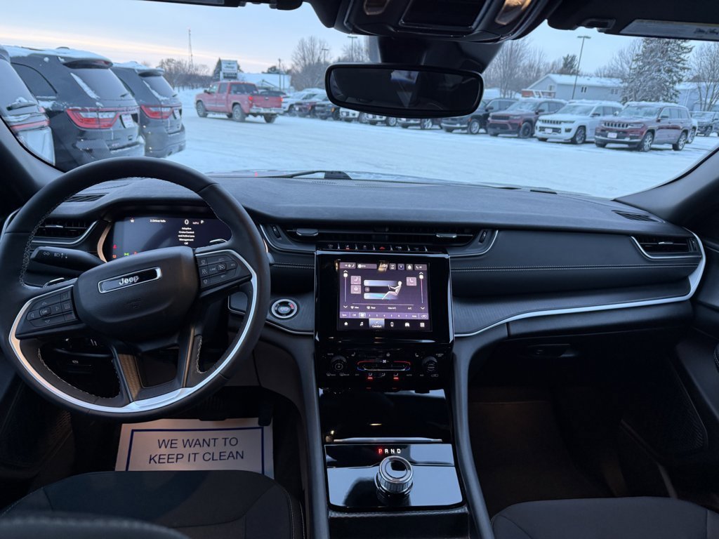 Used 2024 Jeep Grand Cherokee Laredo w/ Luxury Tech Group I image 16