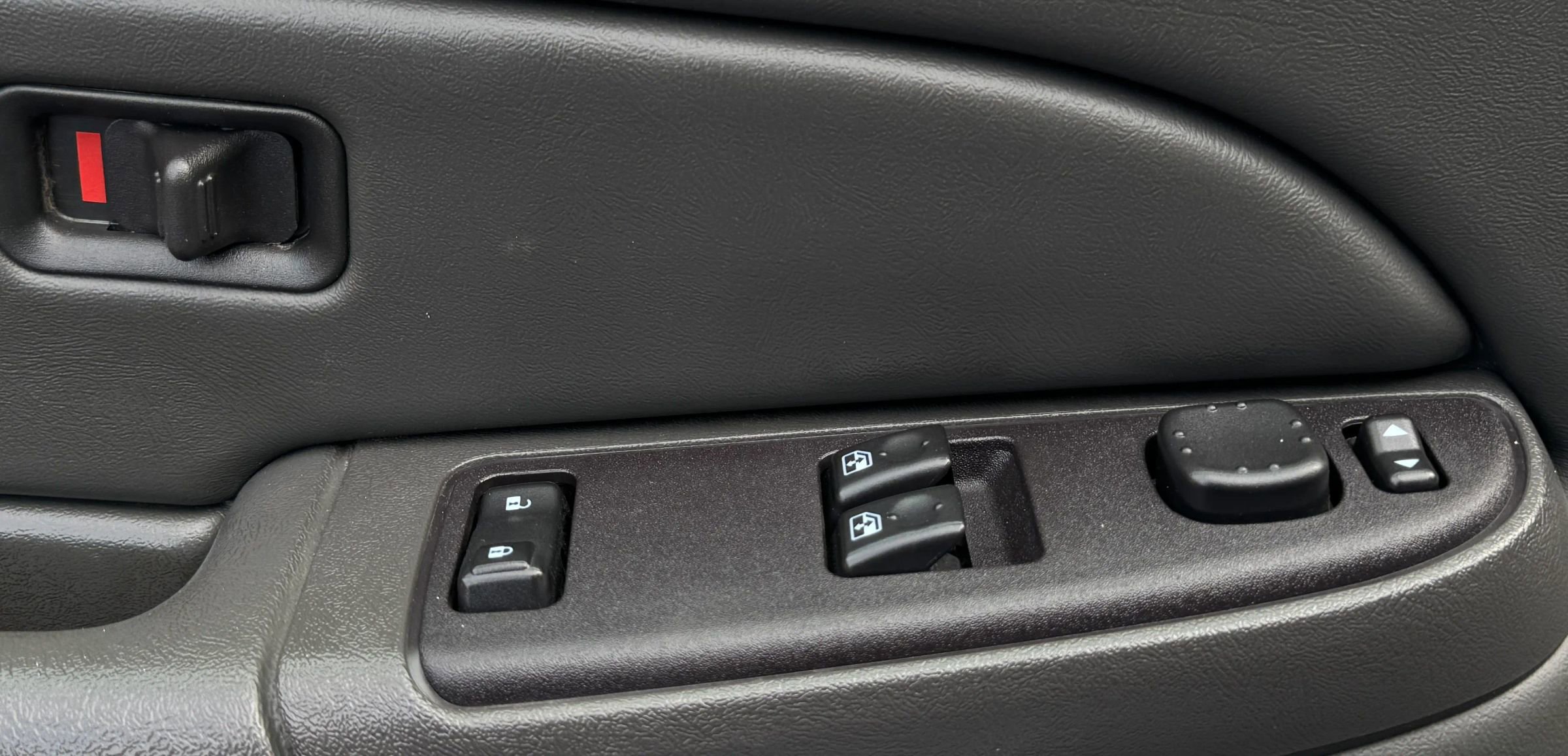 Used 2004 Chevrolet Silverado 1500 4x4 Extended Cab w/ Light Duty Power Package image 15