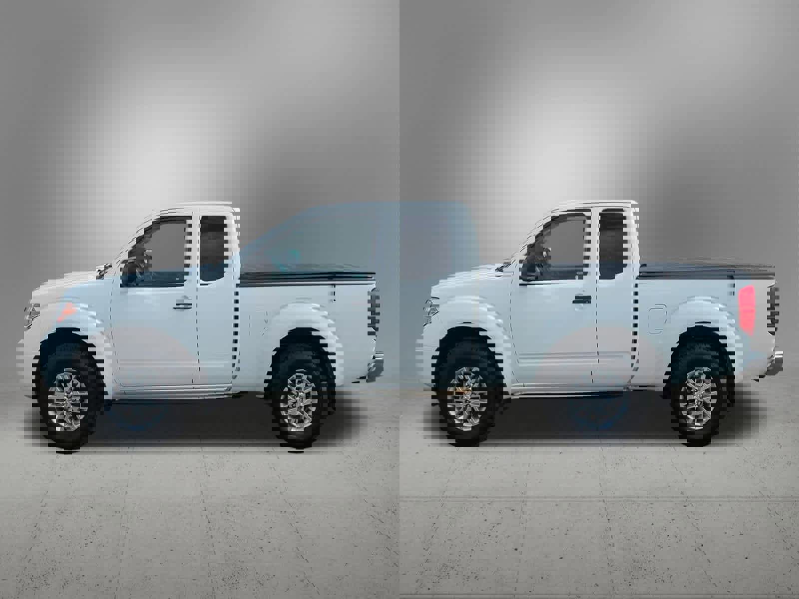 Used 2015 Nissan Frontier SV image 3