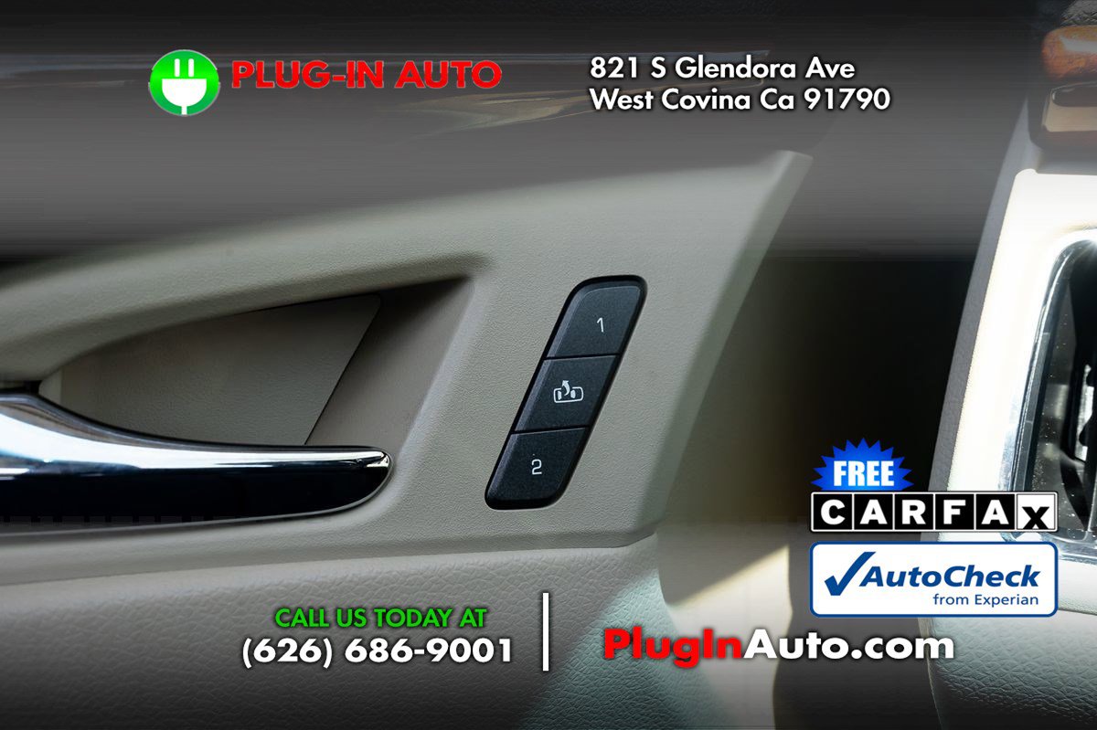 Used 2008 Cadillac CTS 3.6 w/ Luxury Level Two Package RWD image 21
