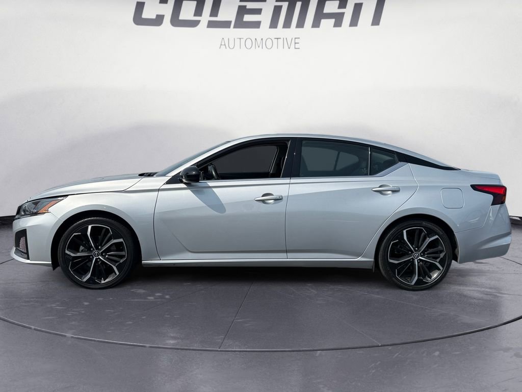 Used 2024 Nissan Altima 2.5 SR image 2