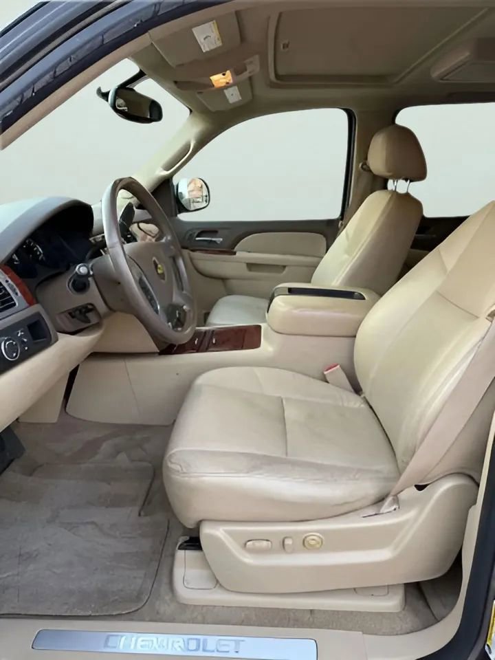 Used 2011 Chevrolet Suburban LTZ image 22