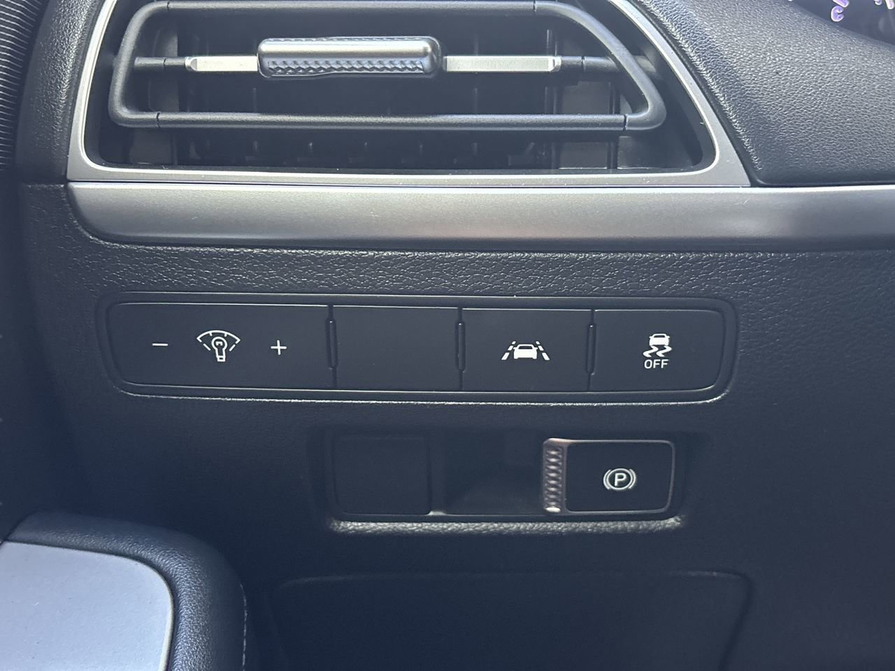 Used 2021 Hyundai Palisade SE w/ Cargo Package image 25