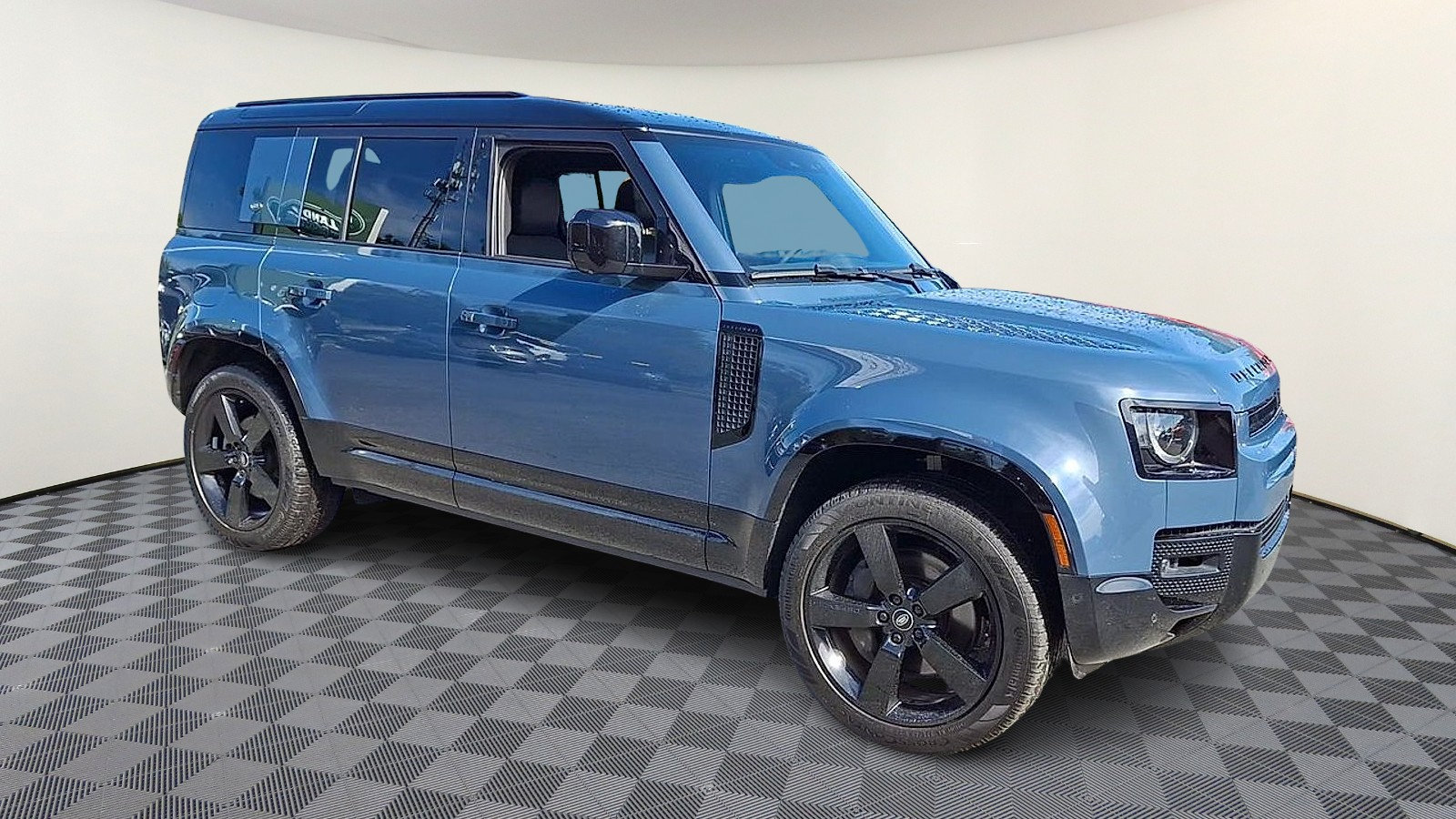 Used 2023 Land Rover Defender 110 X-Dynamic SE AWD/4WD image 2
