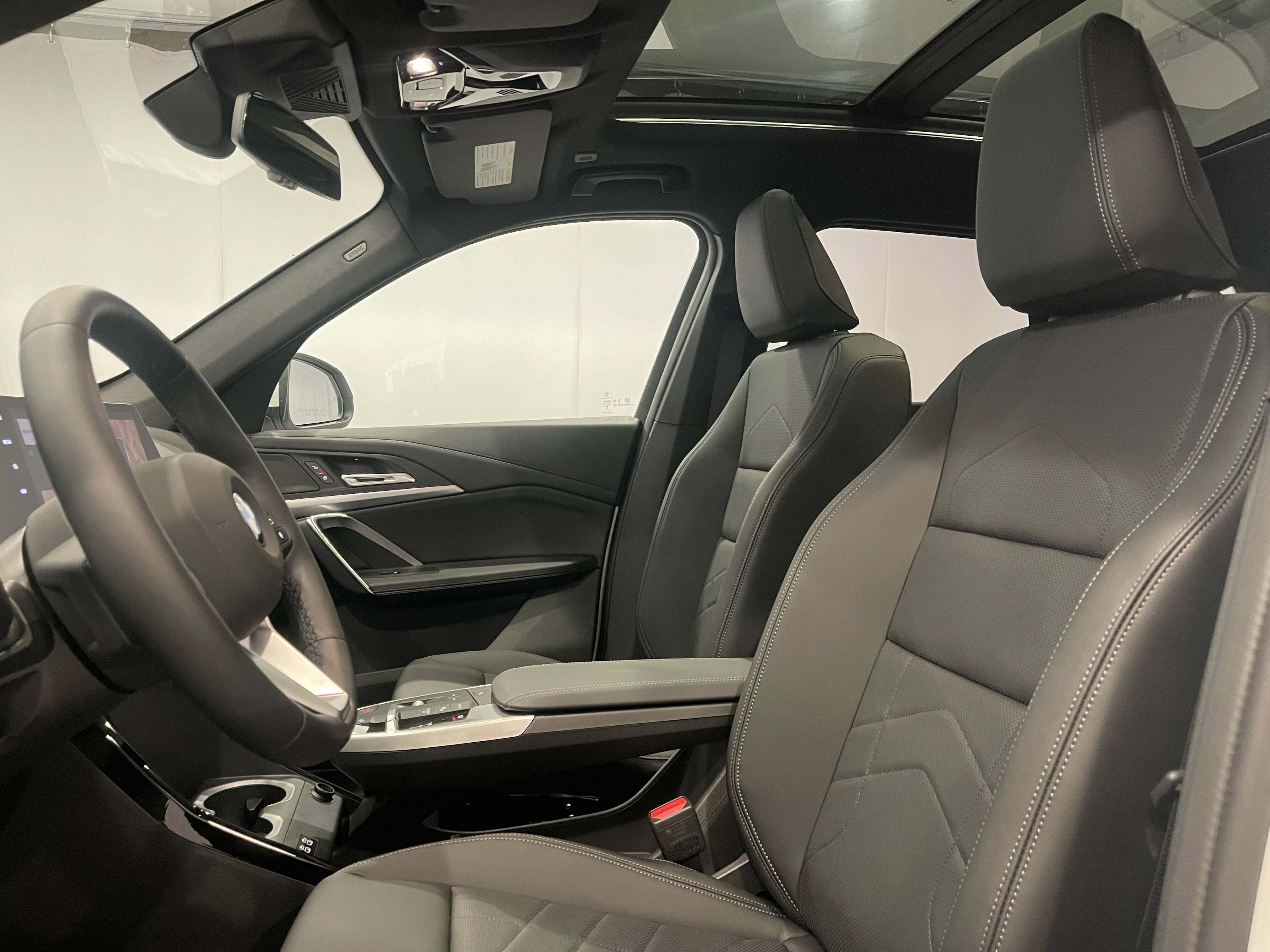 Used 2025 BMW X1 xDrive28i w/ Technology Package image 8