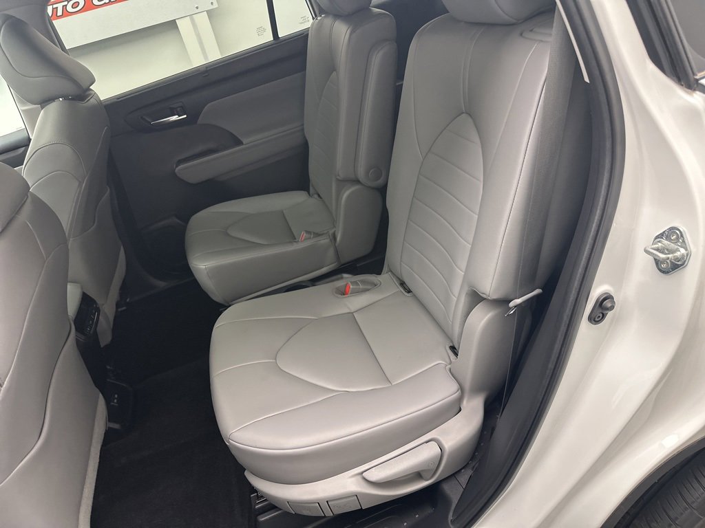Used 2023 Toyota Highlander XLE image 15