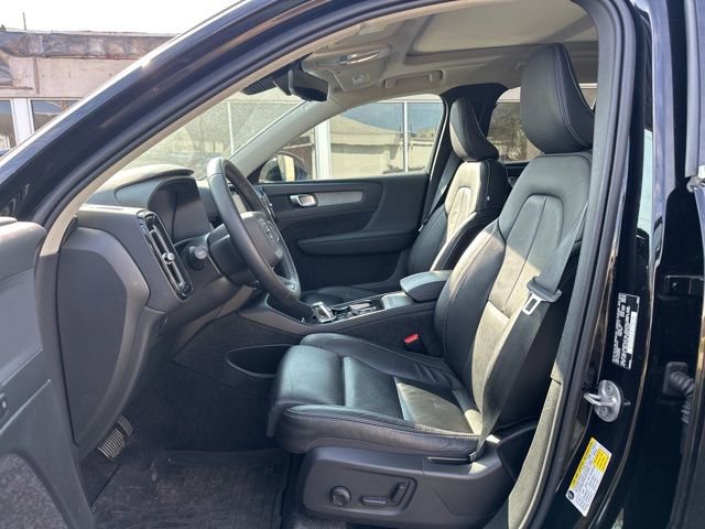 Certified 2024 Volvo XC40 B5 Plus w/ Climate Package AWD/4WD image 5