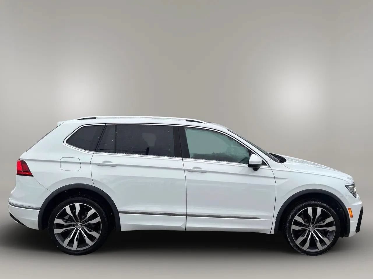 Used 2020 Volkswagen Tiguan SEL Premium R-Line w/ 3rd Row Seat Package AWD/4WD image 8