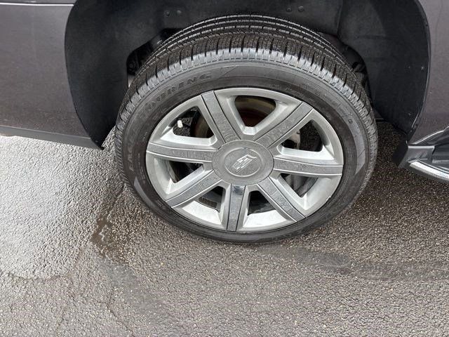 Used 2017 Cadillac Escalade Luxury image 47