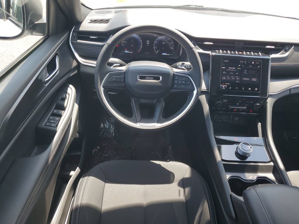 Used 2025 Jeep Grand Cherokee Laredo X w/ Luxury Tech Group I AWD/4WD image 26